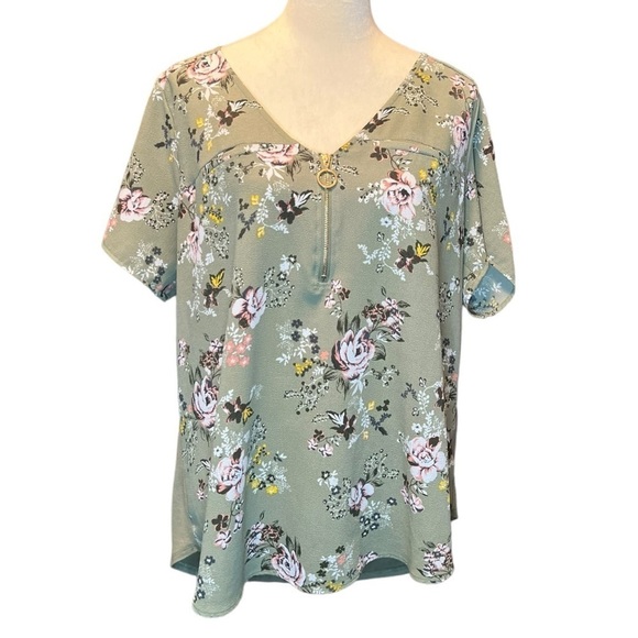 Tempted Hearts Tops - Tempted hearts green floral short sleeve top size 2X EUC